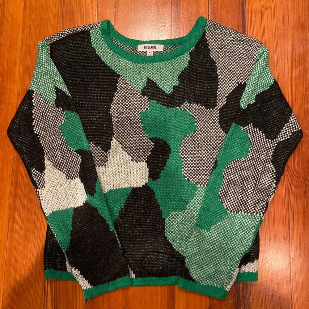 BB Dakota green Camo sweater; SUPER SOFT; NWOT; Never worn